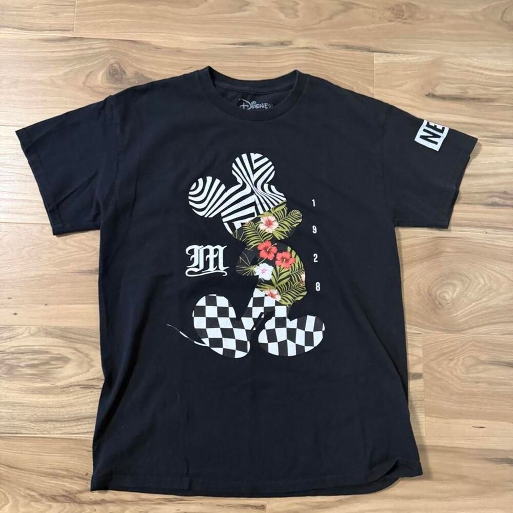 Disney Mickey Mouse NEFF collab tee y2K skater style size medium